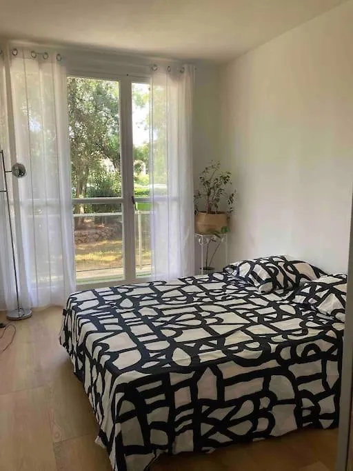 Flat Air Conditioning 4 People Near Stadium Beach Marsylia