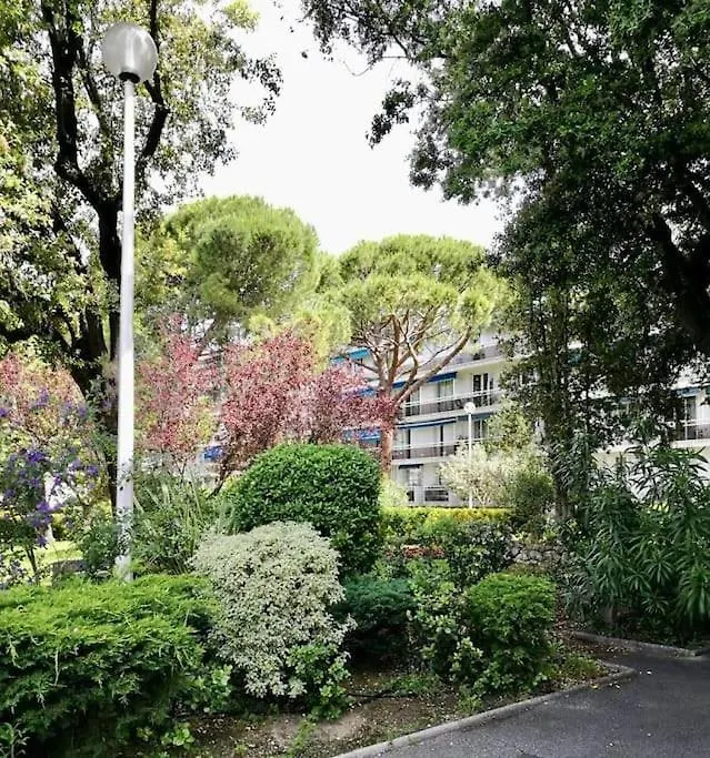 Flat Air Conditioning 4 People Near Stadium Beach Marsylia