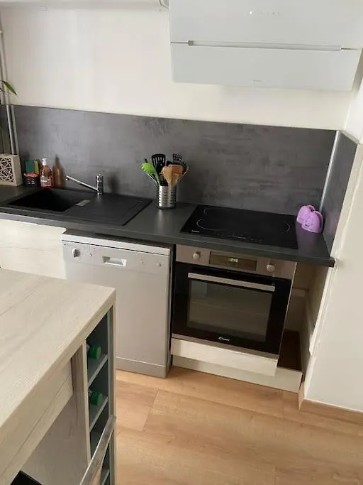 Flat Air Conditioning 4 People Near Stadium Beach Marsilya 0*,  Fransa