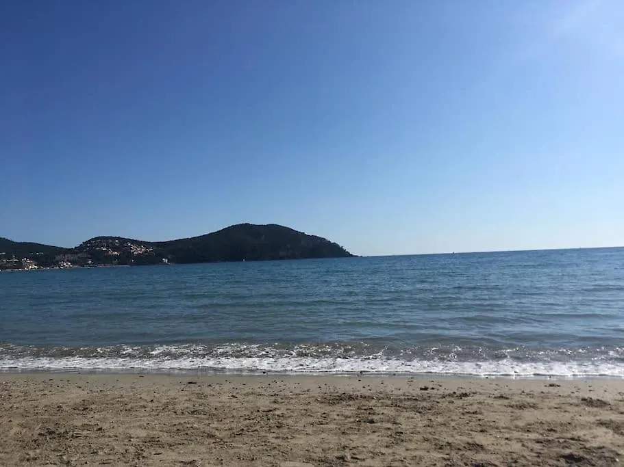 Flat Air Conditioning 4 People Near Stadium Beach Marsilya
